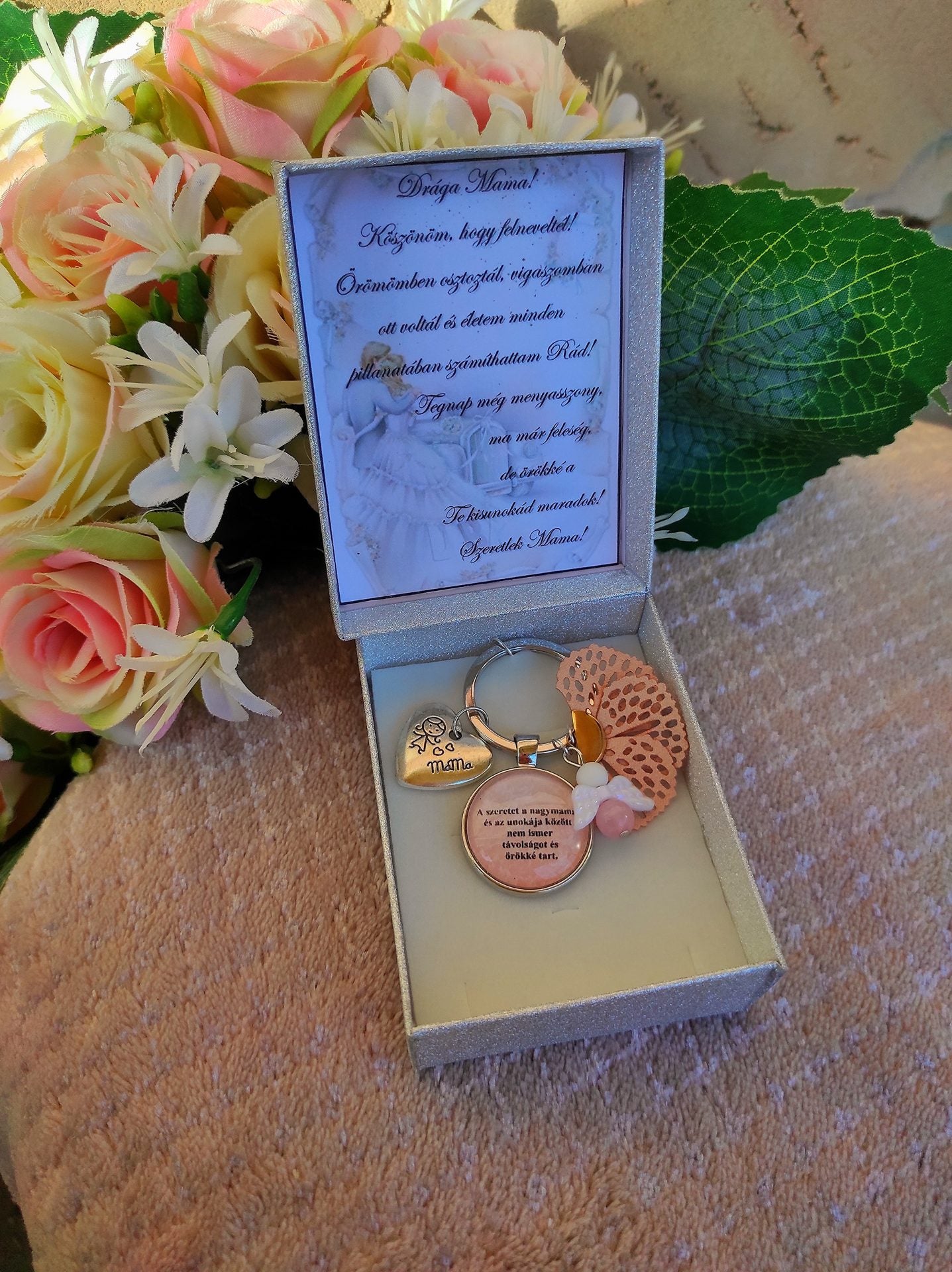 Ajándék nagymamának ásvány kulcstartó